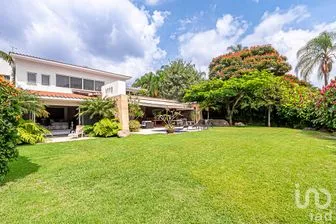 NEX-295890 - Casa en Venta, con 3 recamaras, con 3 baños, con 561 m2 de construcción.