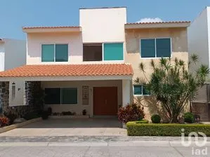 NEX-175754 - Casa en Venta, con 3 recamaras, con 3 baños, con 389 m2 de construcción en Narciso Mendoza Terreno Dos, CP 62578, Morelos.