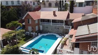 NEX-188660 - Casa en Venta, con 5 recamaras, con 6 baños, con 502 m2 de construcción.