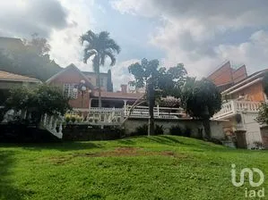 NEX-188660 - Casa en Venta, con 5 recamaras, con 6 baños, con 502 m2 de construcción.