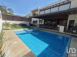 NEX-194852 - Casa en Venta, con 5 recamaras, con 5 baños, con 561 m2 de construcción en Kloster Sumiya, CP 62563, Morelos.
