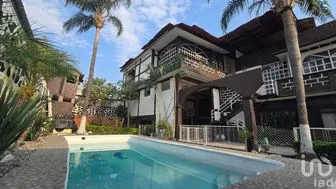 NEX-249972 - Casa en Venta, con 7 recamaras, con 5 baños, con 591 m2 de construcción en Atenatitlán, CP 62570, Morelos.
