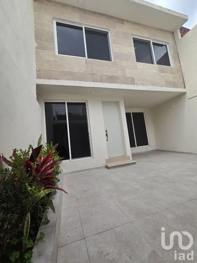 Casa en Venta en CIVAC los Robles, Jiutepec, Morelos | NEX-265899 | iad México | Foto 1 de 14