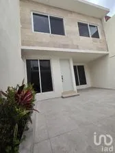 NEX-265899 - Casa en Venta, con 4 recamaras, con 2 baños, con 136 m2 de construcción en CIVAC los Robles, CP 62578, Morelos.