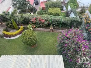 NEX-240413 - Casa en Venta, con 5 recamaras, con 5 baños, con 455 m2 de construcción.