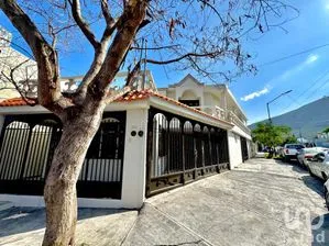 NEX-262512 - Casa en Venta, con 4 recamaras, con 2 baños, con 297 m2 de construcción.