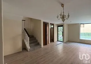 NEX-151933 - Casa en Venta, con 3 recamaras, con 3 baños, con 200 m2 de construcción.