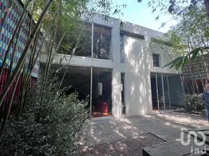 NEX-198026 - Casa en Venta, con 3 recamaras, con 2 baños, con 205 m2 de construcción.