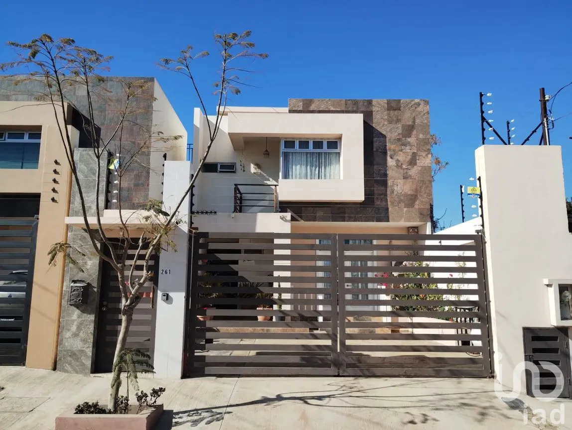 Casa en Venta en Empleados, Ensenada, Baja California | NEX-259645 | iad México | Foto 1 de 11