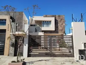 NEX-259645 - Casa en Venta, con 4 recamaras, con 3 baños, con 204 m2 de construcción.
