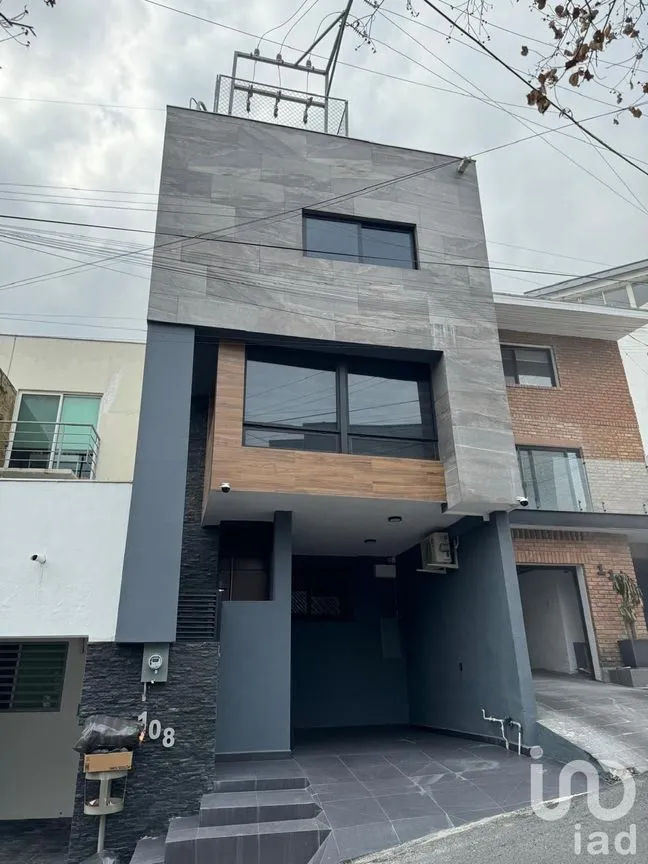 Casa en Venta en Valle de San Angel Sect Frances, San Pedro Garza García, Nuevo León | NEX-229071 | iad México | Foto 1 de 49