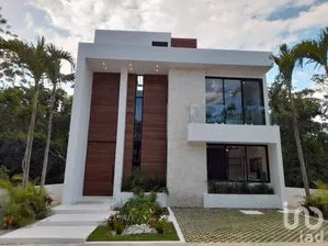 NEX-267056 - Casa en Renta, con 3 recamaras, con 3 baños.