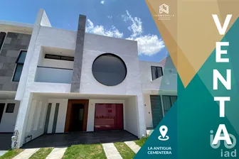 NEX-227759 - Casa en Venta, con 3 recamaras, con 2 baños, con 220 m2 de construcción.