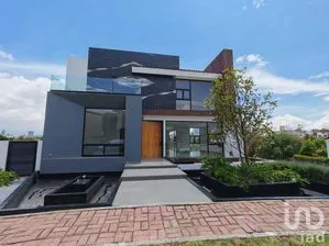 NEX-273589 - Casa en Venta, con 3 recamaras, con 5 baños, con 493.85 m2 de construcción.