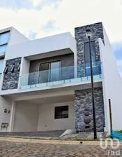 NEX-278955 - Casa en Venta, con 3 recamaras, con 3 baños, con 240 m2 de construcción.