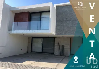 NEX-283025 - Casa en Venta, con 3 recamaras, con 261 m2 de construcción.