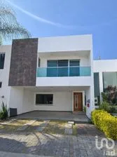 NEX-288848 - Casa en Renta, con 3 recamaras, con 3 baños, con 280 m2 de construcción.