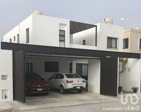 NEX-270495 - Casa en Venta, con 3 recamaras, con 2 baños, con 125 m2 de construcción.