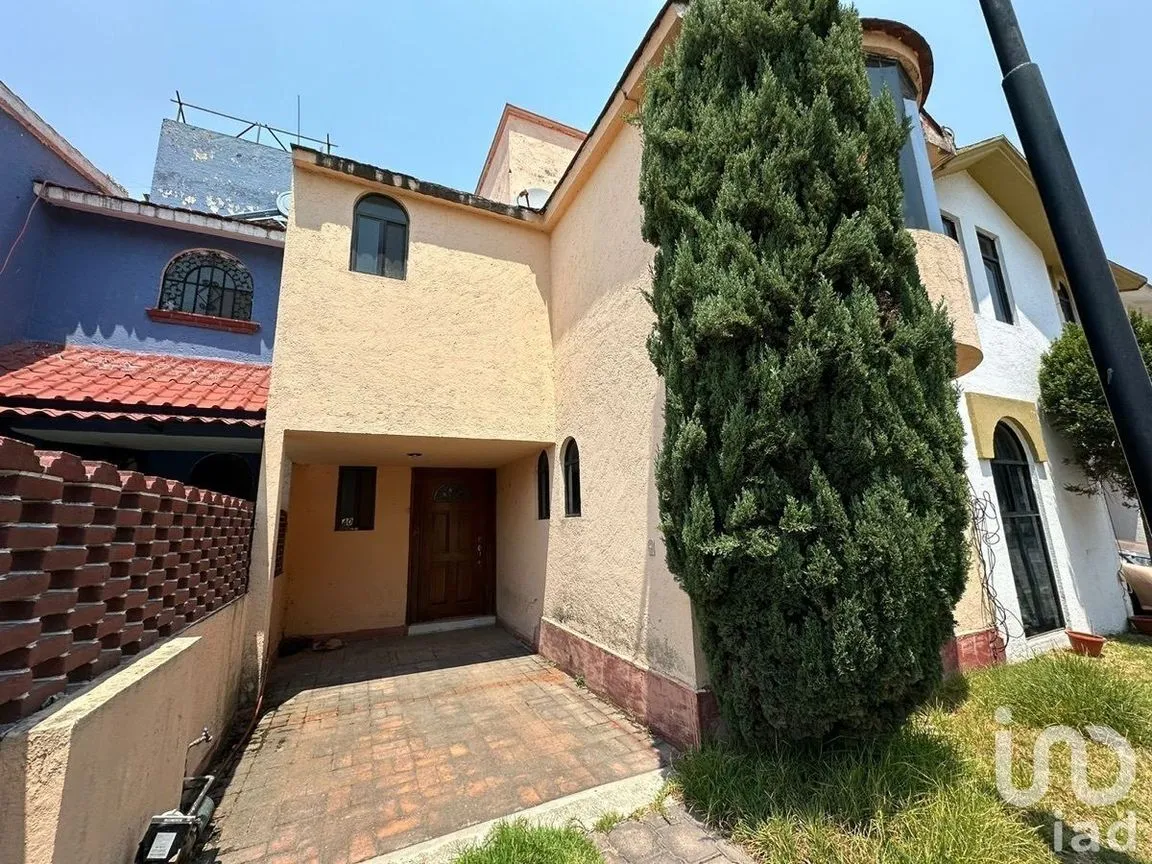 Casa en Venta en Emiliano Zapata, Toluca, Estado De México | NEX-229302 | iad México | Foto 2 de 24