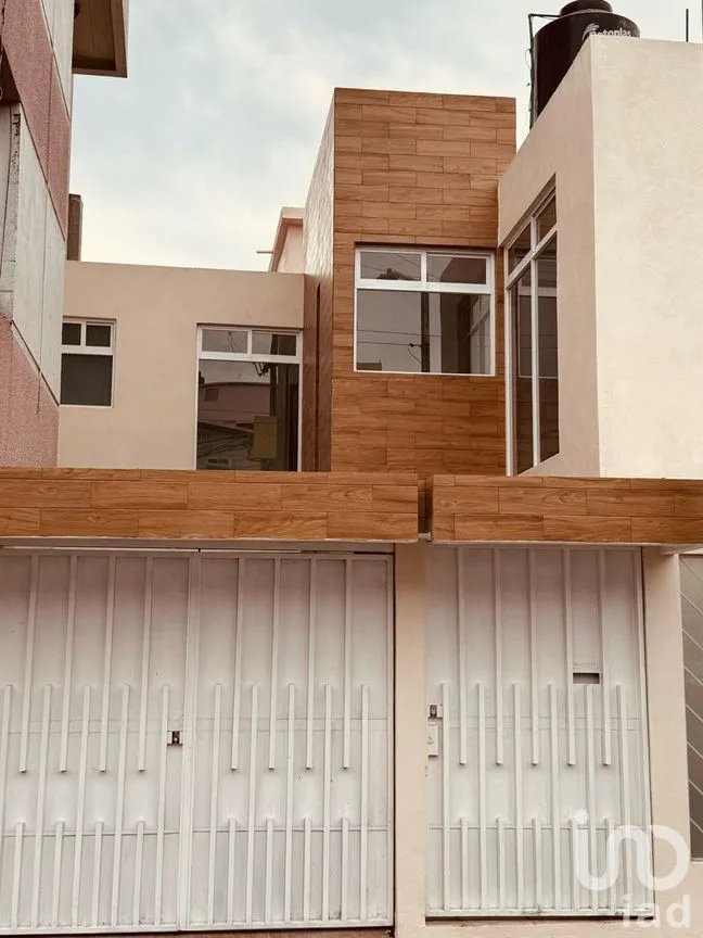 Casa en Venta en Francisco Murguía El Ranchito, Toluca, Estado de México | NEX-278369 | iad México | Foto 1 de 16
