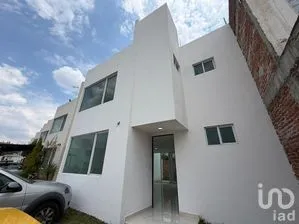 NEX-292893 - Casa en Venta, con 3 recamaras, con 2 baños, con 122 m2 de construcción en San Luis Mextepec, CP 51355, Estado de México.