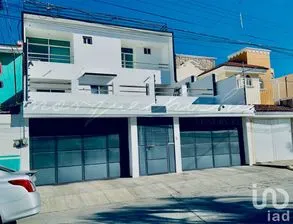 NEX-200725 - Casa en Venta, con 6 recamaras, con 5 baños, con 607 m2 de construcción en Residencial Victoria, CP 45089, Jalisco.