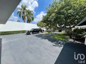 NEX-227213 - Casa en Renta, con 4 recamaras, con 4 baños, con 1000 m2 de construcción en Lomas Del Valle, CP 45129, Jalisco.