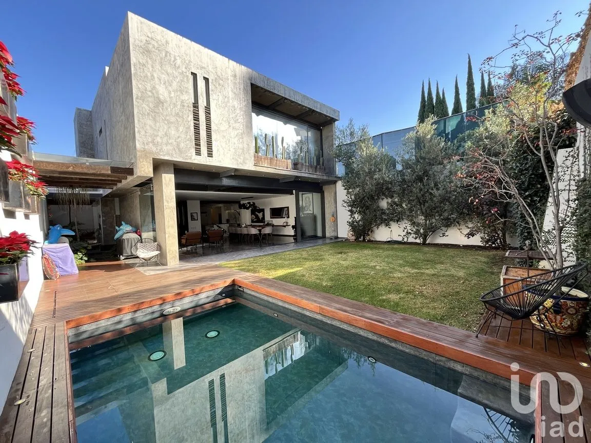 Casa en Venta en Royal Country, Zapopan, Jalisco | NEX-270234 | iad México | Foto 1 de 43