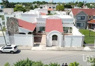 NEX-281054 - Casa en Venta, con 5 recamaras, con 4 baños, con 638 m2 de construcción en San Pedro Cholul, CP 97138, Yucatán.