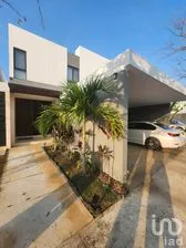 NEX-281070 - Casa en Venta, con 4 recamaras, con 5 baños, con 214 m2 de construcción.