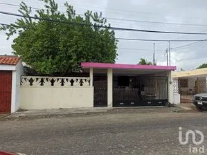 NEX-281154 - Casa en Venta, con 3 recamaras, con 3 baños, con 216.76 m2 de construcción en Pedregales de Tanlum, CP 97210, Yucatán.