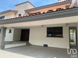 NEX-187042 - Casa en Renta, con 3 recamaras, con 4 baños, con 600 m2 de construcción en Jardines del Campestre, CP 20100, Aguascalientes.