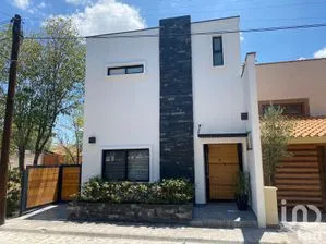 NEX-237235 - Casa en Renta, con 3 recamaras, con 3 baños, con 224 m2 de construcción.