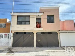 NEX-257309 - Casa en Venta, con 3 recamaras, con 3 baños, con 247 m2 de construcción en Belisario Domínguez, CP 72180, Puebla.