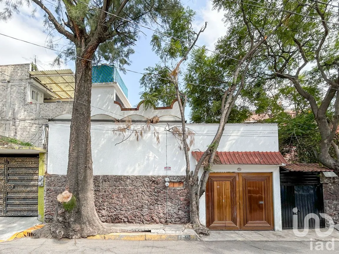 Casa en Venta en Jardines de San Lorenzo Tezonco, Iztapalapa, Ciudad de México | NEX-186316 | iad México | Foto 1 de 31