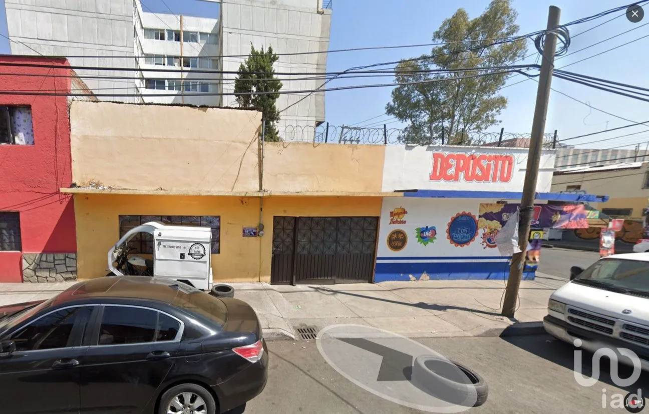 Casa en Venta en Peñón de los Baños, Venustiano Carranza, Ciudad de México | NEX-197045 | iad México | Foto 2 de 3