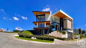 NEX-155422 - Casa en Venta, con 5 recamaras, con 6 baños, con 1014 m2 de construcción en Rancho San Juan, CP 52938, México.