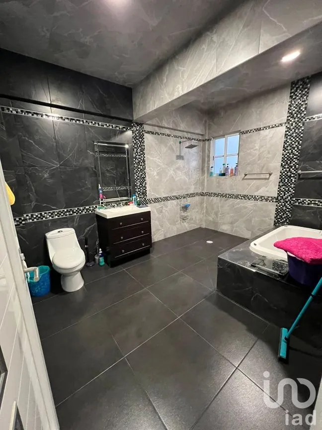 Casa en Venta en Jardines de Morelos Sección Fuentes, Ecatepec de Morelos, México | NEX-203809 | iad México | Foto 6 de 17