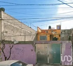 NEX-220035 - Casa en Venta, con 6 recamaras, con 2 baños, con 203 m2 de construcción.