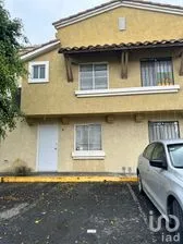 NEX-260259 - Casa en Venta, con 3 recamaras, con 1 baño, con 77 m2 de construcción en Real del Cid, CP 55767, México.