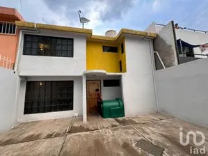 NEX-205754 - Casa en Venta, con 3 recamaras, con 1 baño, con 128 m2 de construcción en Parque Residencial Coacalco 2a Sección, CP 55720, México.