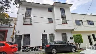 NEX-256917 - Casa en Venta, con 5 recamaras, con 3 baños, con 187 m2 de construcción.