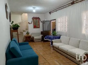 NEX-292611 - Casa en Venta, con 4 recamaras, con 1 baño, con 291 m2 de construcción en Cuchilla del Moral, CP 09319, Ciudad de México.
