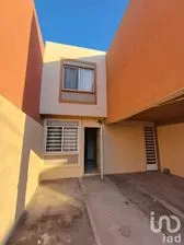 NEX-195057 - Casa en Renta, con 3 recamaras, con 2 baños, con 230 m2 de construcción en Bosques la Huasteca, CP 66367, Nuevo León.
