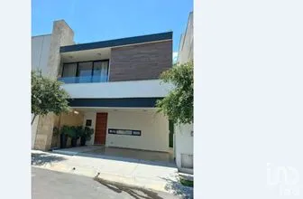NEX-214627 - Casa en Venta, con 3 recamaras, con 4 baños, con 311 m2 de construcción en Ciudad Cumbres, CP 66036, Nuevo León.