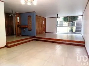 NEX-255038 - Casa en Venta, con 6 recamaras, con 5 baños, con 330 m2 de construcción.