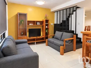NEX-309017 - Casa en Renta, con 3 recamaras, con 3 baños, con 250 m2 de construcción.