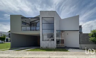 NEX-152841 - Casa en Venta, con 3 recamaras, con 4 baños, con 248 m2 de construcción en Quetzalcoatl, CP 72776, Puebla.