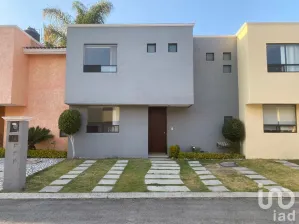 NEX-163601 - Casa en Renta, con 3 recamaras, con 1 baño, con 100 m2 de construcción en Santiago Momoxpan, CP 72775, Puebla.