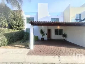 NEX-195752 - Casa en Renta, con 3 recamaras, con 2 baños, con 151 m2 de construcción en Bosques de Santa Rosa, CP 72768, Puebla.